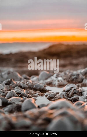 Un bellissimo tramonto sulla costa del Galles del Sud, ogmore sul mare. Foto Stock