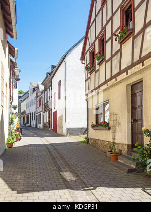 Viale nella città vecchia di muenstermaifeld in RENANIA-PALATINATO Foto Stock