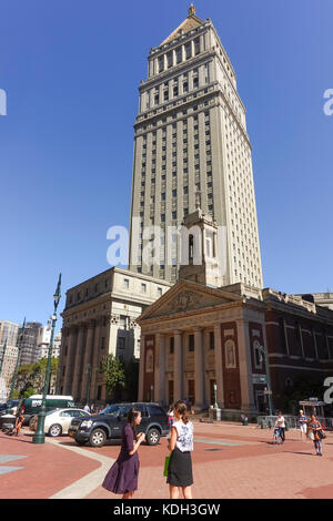 Thurgood Marshall Courthouse, st Andrews chiesa cattolica di fronte. Foto Stock