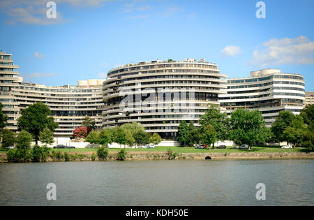 Vista dal fiume Potomac del famigerato Watergate complesso in Washington, DC, Stati Uniti d'America Foto Stock