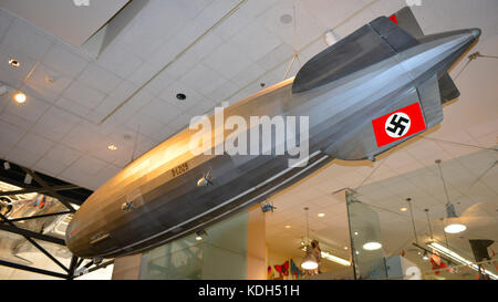 Un hotel molto ben fatto replica del tedesco ha effettuato zeppelin, il 'Hindenburg,' che scoppia in fiamme nel 1937 è display presso il National Air & Space Museum ho Foto Stock