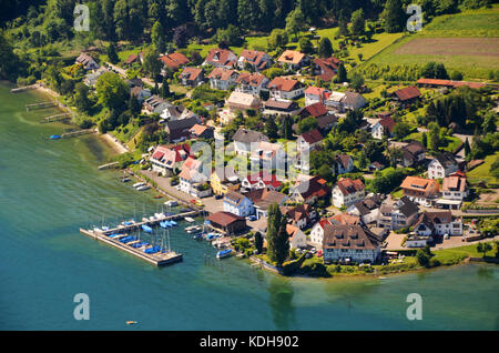 Vista aerea del lago di costanza nei pressi di bodman ludwigshafen, regione meridionale in Germania su una soleggiata giornata estiva Foto Stock