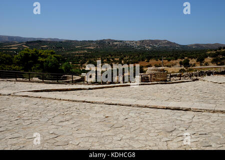 Vista generale del sito dell antica palce e Minoan città di Phaestos nel centro sud della creta. Foto Stock