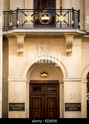 C. Hoare & Co - Segni al di fuori Hoare banca privata in Fleet Street Central London REGNO UNITO Foto Stock