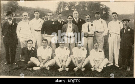Spalding ufficiale della guida di cricket; con il quale è incorporata la American cricket annuale (1914) (14763379942) Foto Stock
