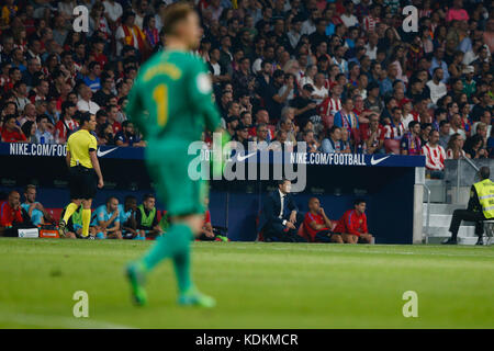 Madrid, Spagna. 14 ottobre, 2017. Ernesto Valverde allenatore del FC Barcelona La Liga tra Atlético de Madrid vs FC Barcellona a Wanda Metropolitano stadium in Madrid, Spagna, 14 ottobre 2017 . Credito: Gtres Información más Comuniación on line, S.L./Alamy Live News Foto Stock