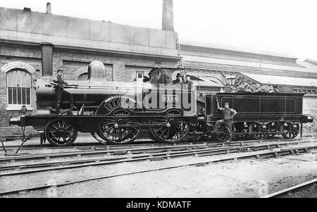 Una fotografia storica della locomotiva LNWR n. 2154, nota come "Loadstone", che faceva parte della flotta della London and North Western Railway. Foto Stock
