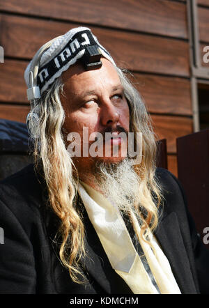 Un Ebreo Breslov uomo in stato di trance. Foto scattata a Uman, Ucraina. Foto Stock