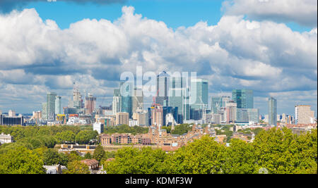 Londra - il cielo linea di canary wharf da Greenwich Park. Foto Stock