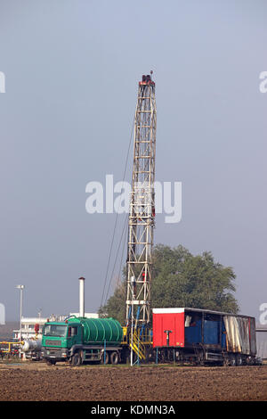 Olio terra impianto di perforazione su oilfield Foto Stock