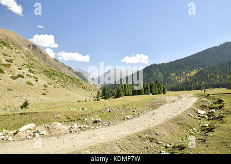 Regione di Issyk-Kul, Karakichi, Lago Sonkel, Kirghizistan Foto Stock