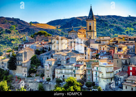 Villaggio montano di Novara di Sicilia, Sicilia, Italia Foto Stock