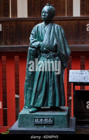 Kyoto, Giappone - 19 maggio 2017: statua di pietra di un tradizionale giapponese del samurai warrior Foto Stock