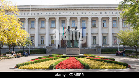 Sofia, Bulgaria - ottobre 06, 2017: i santi Cirillo e Metodio monumento e biblioteca. monumento costruito in 1973, biblioteca fondata nel 1978 e la costruzione di bui Foto Stock