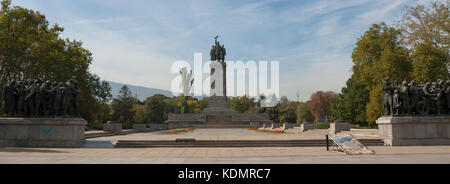 Sofia, Bulgaria - ottobre 06, 2017: monumento all'esercito sovietico costruito nel 1954 Foto Stock