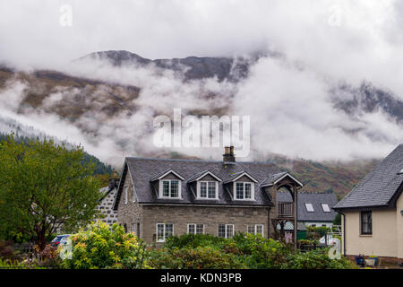 Nuvole sopra il Pap di Glencoe, Glencoe, Argyll and Bute, Scozia Foto Stock