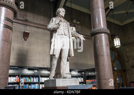Il Richard Cobden Statua in Wool Exchange, Bradford era un commerciante commerciante durante la rivoluzione industriale del Bradfords Mills. Foto Stock