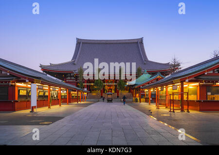 Tokyo il Tempio di Senso-ji di notte Situato ad Asakusa a Tokyo in Giappone. Foto Stock
