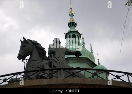 Statua che si trova nella città vecchia di Cracovia Foto Stock