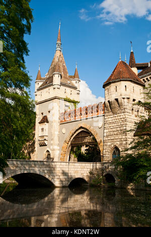 Ingresso principale del Castello di Vajdahunyad, Budapest Foto Stock