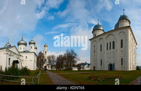 Panorama del monastero yuriev, Veliky Novgorod Foto Stock