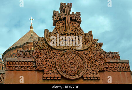 Facciata Saint Hovhannes chiesa,il più grande in città Abovyan,l'Armenia. Foto Stock