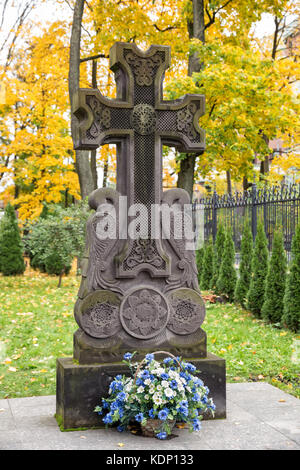 Croce armena-stone khachkar a smolenskoye cimitero armeno di San Pietroburgo, Russia Foto Stock