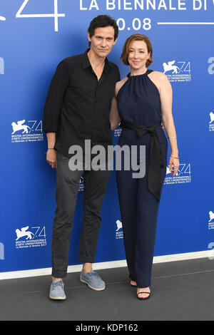 Christian Camargo e Molly Parker frequentare il photocall per Assenzio durante la 74a Venezia Film Festival di Venezia, Italia. 6 Settembre 2017 Foto Stock