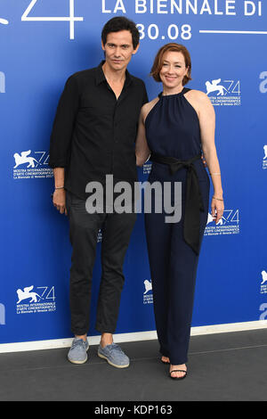 Christian Camargo e Molly Parker frequentare il photocall per Assenzio durante la 74a Venezia Film Festival di Venezia, Italia. 6 Settembre 2017 Foto Stock
