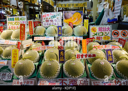 Hakodate, Giappone - Ott 1, 2017. giapponese di meloni per la vendita al mercato asaichi. Il mercato è un'attrazione da visitare per chi visita la città di hakodat Foto Stock