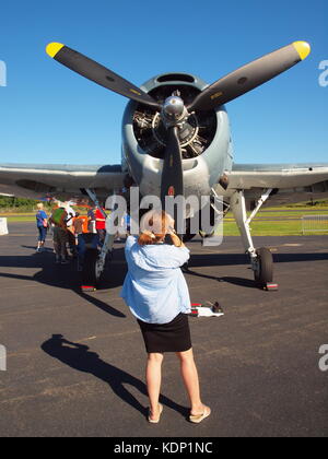 Un assortimento di aeromobili in un airshow locale nel New Jersey durante l'estate. Vintage e moderni aerei hanno partecipato alla mostra di Fairfield, NJ. Foto Stock