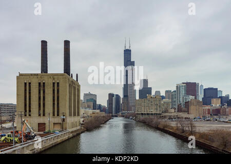 Unione power station e willis tower a chicago, illinois, Stati Uniti Foto Stock