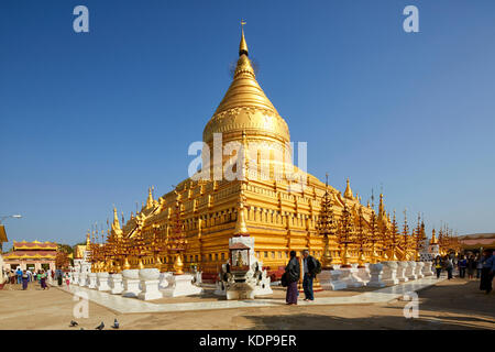 Shwezigon Paya (Pagoda), Bagan (pagano), Myanmar (Birmania), Sud-est asiatico Foto Stock