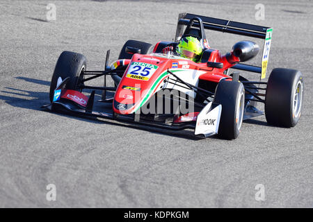 Hockenheim, Germania. 15th Ott 2017. Mick Schumacher del Team Prema Powerteam in azione nella sua auto da corsa durante la gara del Campionato europeo di Formula 3 al circuito di Hockenheimring di Hockenheim, Germania, 15 ottobre 2017. Credit: Uwe Anspach/dpa/Alamy Live News Foto Stock