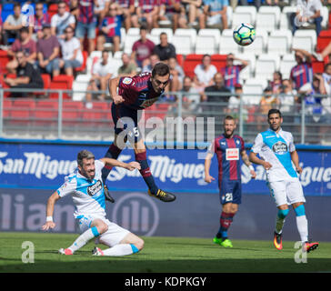 Eibar, Spagna. 15 ottobre, 2017. (5) Gonzalo Escalante durante lo spagnolo La Liga partita di calcio tra Eibar e Deportivo de la Coruña a Ipurua Stadium, in Eibar, Spagna settentrionale, Sabato, Ottobre 15, 2017 Credit: Gtres Información más Comuniación on line, S.L./Alamy Live News Foto Stock