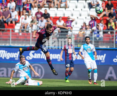 Eibar, Spagna. 15 ottobre, 2017. (5) Gonzalo Escalante durante lo spagnolo La Liga partita di calcio tra Eibar e Deportivo de la Coruña a Ipurua Stadium, in Eibar, Spagna settentrionale, Sabato, Ottobre 15, 2017 Credit: Gtres Información más Comuniación on line, S.L./Alamy Live News Foto Stock