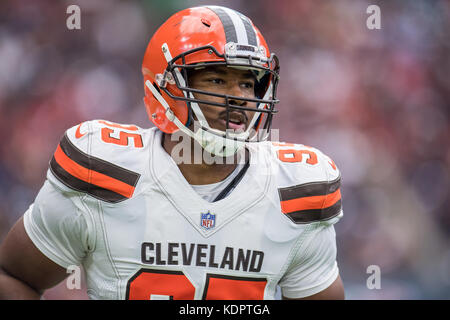 Houston, TX, Stati Uniti d'America. 15 ottobre, 2017. Cleveland Browns difensivo fine Myles Garrett (95) durante il primo trimestre di NFL di una partita di calcio tra la Houston Texans e i Cleveland Browns a NRG Stadium di Houston, TX. Trask Smith/CSM/Alamy Live News Foto Stock