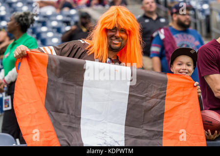 Houston, TX, Stati Uniti d'America. 15 ottobre, 2017. A Cleveland Browns ventilatore prima di NFL di una partita di calcio tra la Houston Texans e i Cleveland Browns a NRG Stadium di Houston, TX. I Texans hanno vinto 33-17.Trask Smith/CSM/Alamy Live News Foto Stock