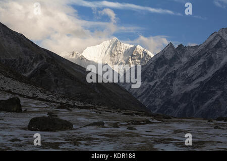 Vista del monte yala picco nella regione di langtang del Nepal Foto Stock