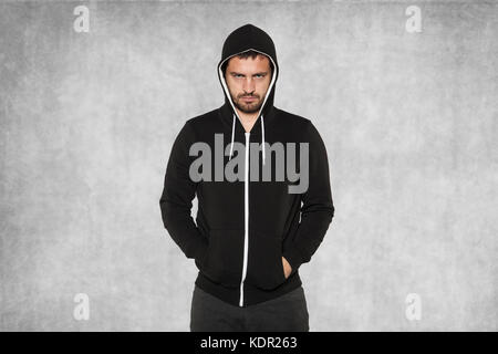 Hooligan vestita di nero Foto Stock