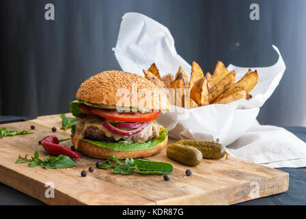 Gustosa burger pronto a mangiare Foto Stock