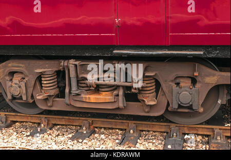 Treno ferroviario vecchio stile carrozza passeggeri ruote Foto Stock