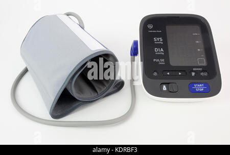 Monitor della pressione del sangue. isolato. Foto Stock