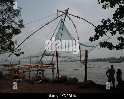 Cinese di reti da pesca in Cochin Foto Stock