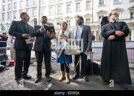 British cristiani pakistani protestare fuori ad Alta Commissione del Pakistan in Londra, Regno Unito. Foto Stock