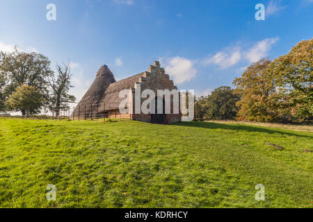 Il XVIII secolo ghiacciaia utilizzata per immagazzinare ghiaccio importati prima dell'invenzione della refrigerazione Holkham Hall Norfolk Foto Stock