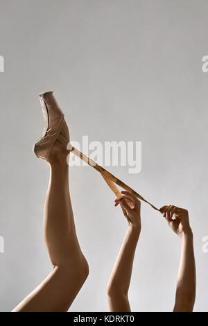 Ballerina in posa di studio Foto Stock