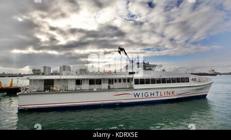 Traghetto Wightlink HSC Wight Ryder nel porto di Portsmouth Foto Stock