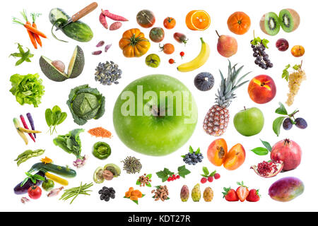 Concetto di cibo sano, vari frutti e verdure mangiare cinque volte al giorno su withte sfondo con una mela verde in midle Foto Stock