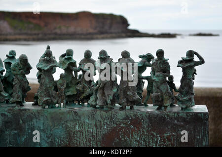 Vedove e bairns scultura, eyemouth Foto Stock